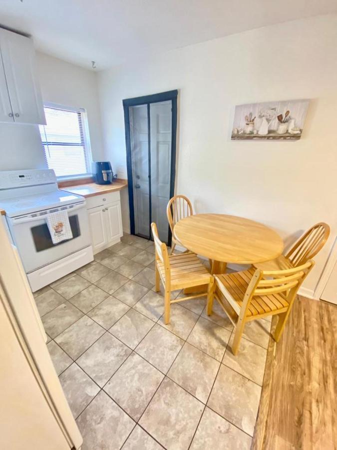 Two Fully Equipped Apartments And A Studio 5 Miles From The Beach 圣彼得堡 外观 照片