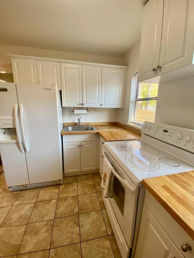Two Fully Equipped Apartments And A Studio 5 Miles From The Beach 圣彼得堡 外观 照片