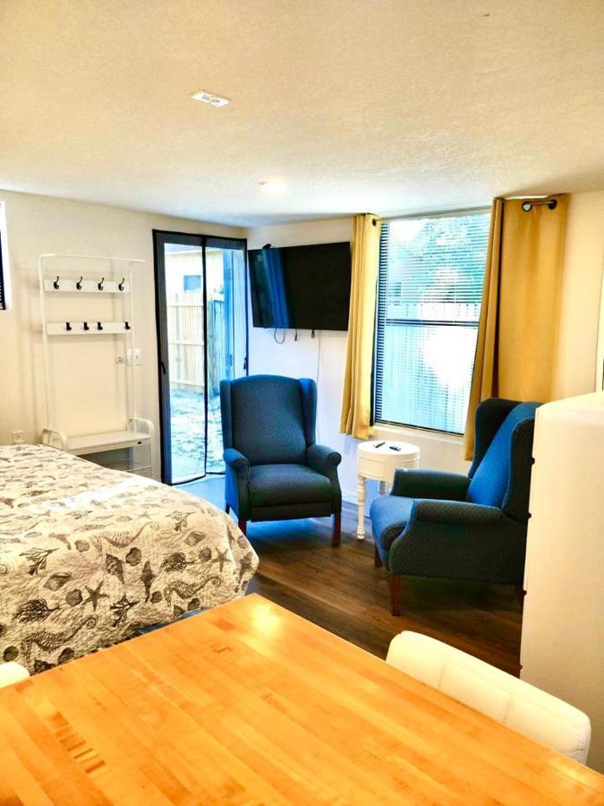 Two Fully Equipped Apartments And A Studio 5 Miles From The Beach 圣彼得堡 外观 照片