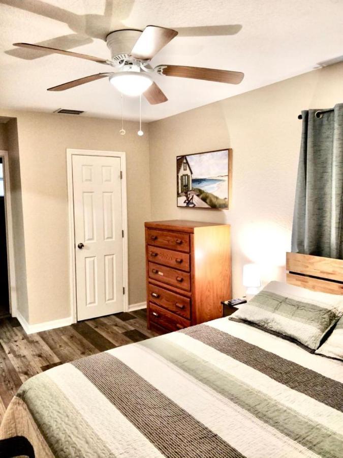 Two Fully Equipped Apartments And A Studio 5 Miles From The Beach 圣彼得堡 外观 照片
